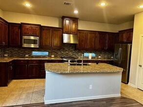 1127 Ivy Charm Way in Arlington, TX - Building Photo - Building Photo