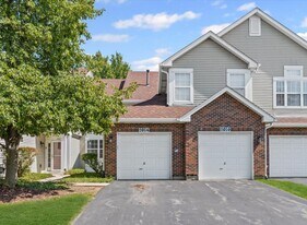 2016 Fulham Dr in Naperville, IL - Building Photo