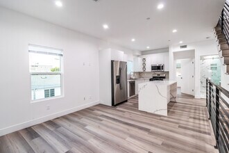 2150 S West View St in Los Angeles, CA - Building Photo - Building Photo