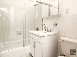 East 82nd Street in New York, NY - Foto de edificio - Building Photo