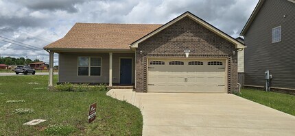 1001 Whitney Dr in Clarksville, TN - Building Photo - Building Photo