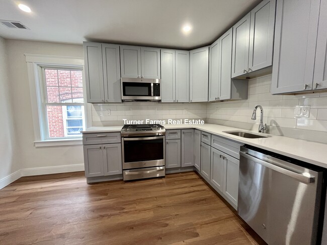 72 Belden St, Unit 2 in Boston, MA - Building Photo - Building Photo