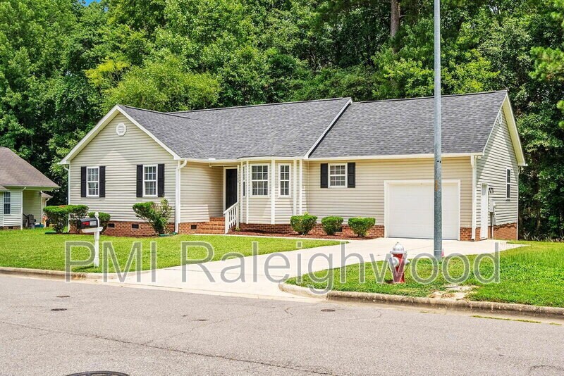 1300 Poplar Ridge Rd in Fuquay Varina, NC - Building Photo