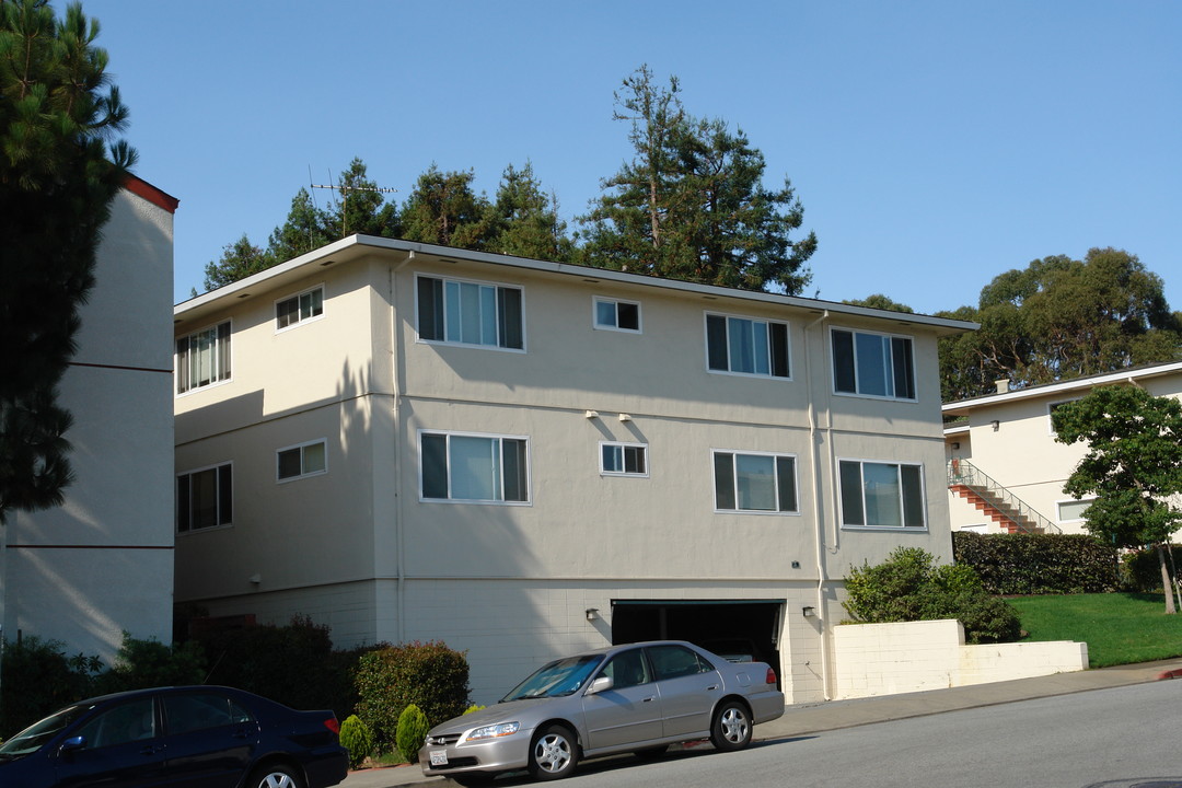 35 S Magnolia Ave in Millbrae, CA - Building Photo