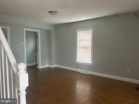 493 W Elmer Rd in Vineland, NJ - Building Photo