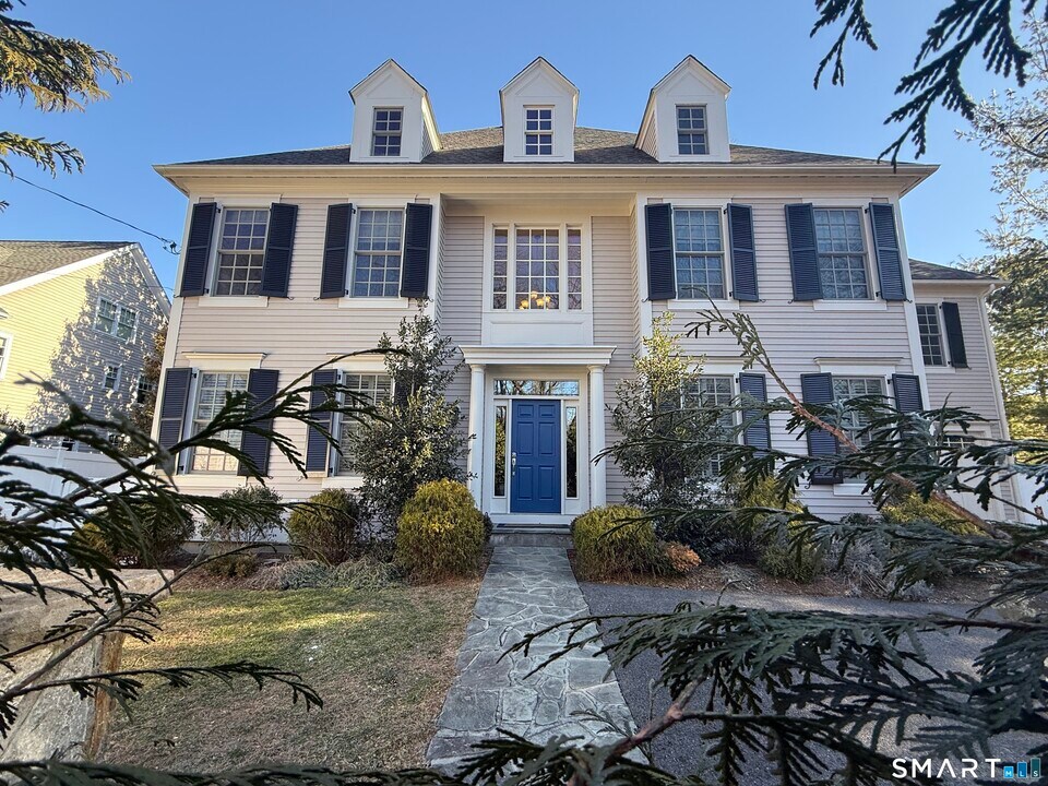 59 Crescent Rd in Westport, CT - Building Photo