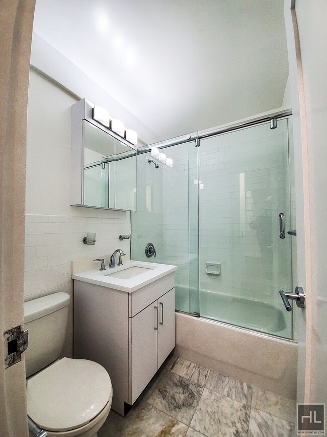 5 AVENUE, Unit 7J in New York, NY - Building Photo - Building Photo