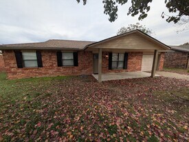 906 Parkview Dr in Cushing, OK - Building Photo