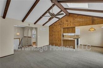 15908 W Brougham Ct in Olathe, KS - Building Photo - Building Photo