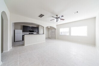 7239 Autumn Sun Dr in Houston, TX - Building Photo - Building Photo