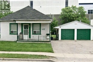 127 Thirtieth St in Toronto, ON - Building Photo