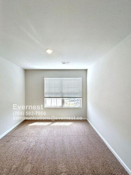 2108 Willow Gln Dr in Graham, NC - Building Photo