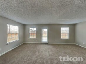 11842 Registry Blvd in Hampton, GA - Foto de edificio - Building Photo