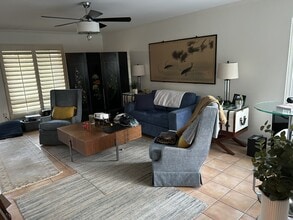 2101 Ridgeview Pl in Escondido, CA - Foto de edificio - Building Photo