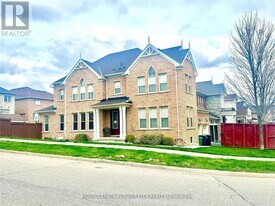 41 Paisley Green Ave in Caledon, ON - Building Photo