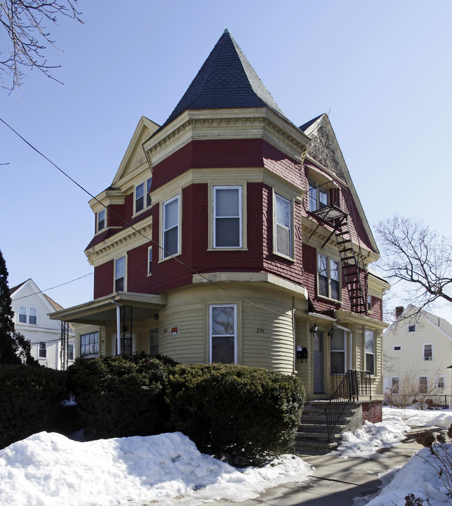 294-296 Washington Ave in Providence, RI - Building Photo