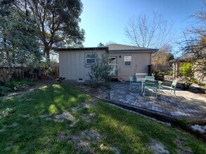 9936 Oak St in Penngrove, CA - Building Photo - Building Photo