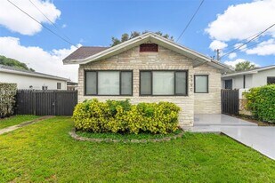 5790 SW 5th St in Miami, FL - Building Photo