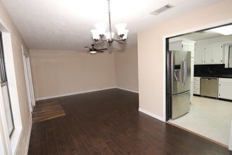 890 Parsons Dr in Beaumont, TX - Building Photo - Building Photo