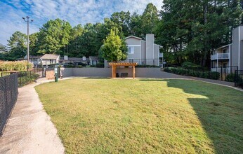 Spalding Vue in Peachtree Corners, GA - Building Photo - Building Photo