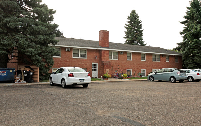 Karl Dale Apartments in Roseville, MN - Building Photo - Building Photo