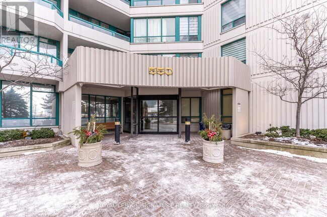 550 Webb Dr in Mississauga, ON - Building Photo - Building Photo