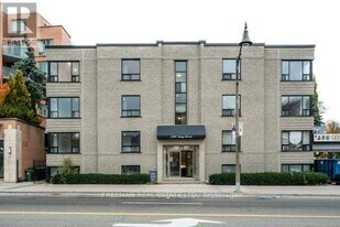 2707 Yonge St in Toronto, ON - Building Photo