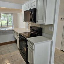 3070 NW 48th Terrace in Lauderdale Lakes, FL - Building Photo - Building Photo