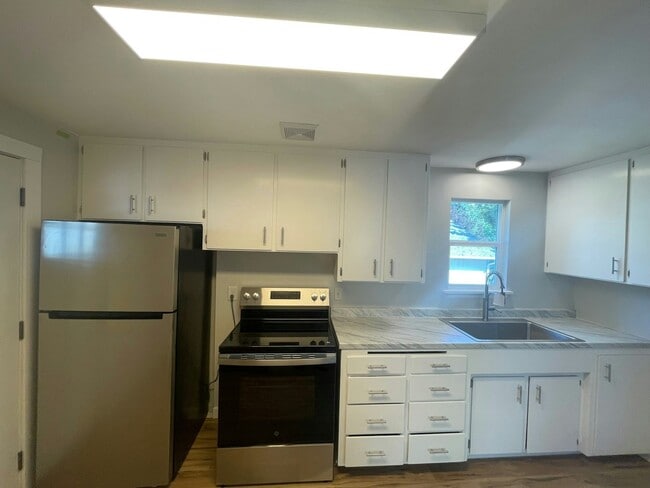 802 W Cherry Ave in Selah, WA - Building Photo - Building Photo