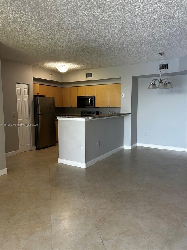 2201 W Preserve Way in Miramar, FL - Foto de edificio - Building Photo