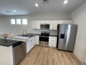 1927 Sutton Ct in Wichita, KS - Building Photo - Building Photo