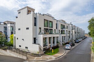 140 Widdicombe Hill Blvd in Toronto, ON - Building Photo