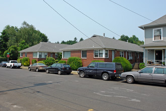 2603-2619 SE Yamhill St in Portland, OR - Building Photo - Building Photo