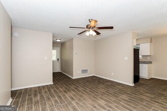 9073 Woodgreen Way in Jonesboro, GA - Building Photo - Building Photo