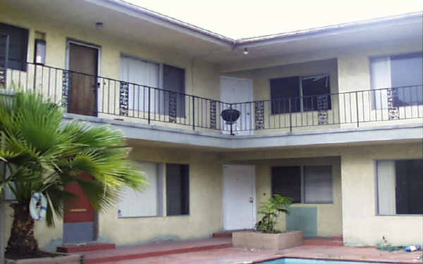 1050 Hornblend St in San Diego, CA - Building Photo - Building Photo