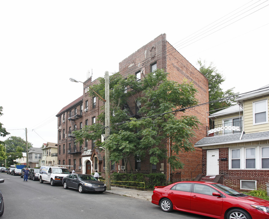 945 E 26th St in Brooklyn, NY - Building Photo