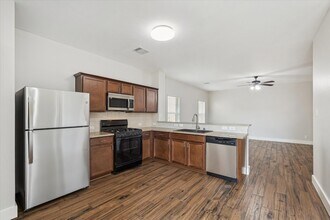 24527 Sandusky Dr in Tomball, TX - Building Photo - Building Photo