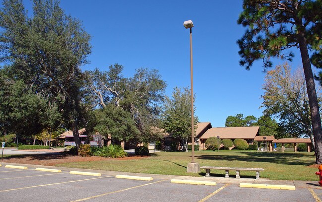 Bob Hope Village in Shalimar, FL - Foto de edificio - Building Photo