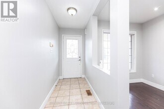 23 Four Seasons Cir in Brampton, ON - Building Photo - Building Photo