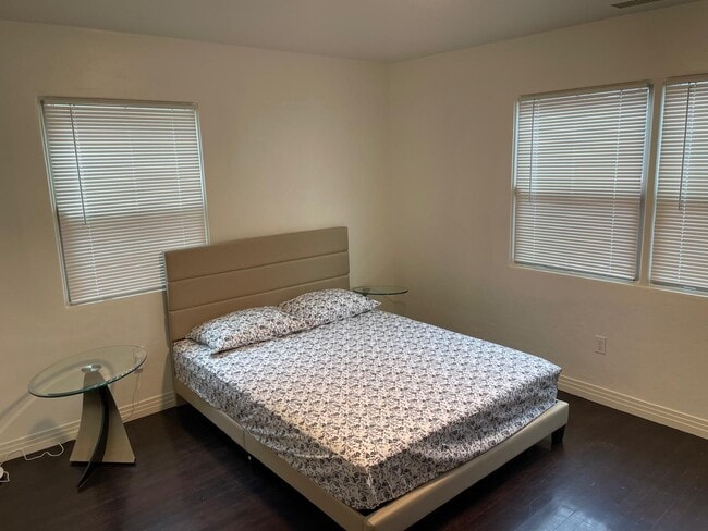 6728 Solita Ave in San Diego, CA - Building Photo - Building Photo