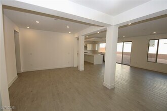 10207 Magnolia Crk St in Las Vegas, NV - Building Photo - Building Photo