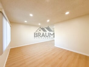 13115 Oxnard St in Los Angeles, CA - Foto de edificio - Building Photo