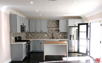 1180 S Tremaine Ave in Los Angeles, CA - Building Photo - Building Photo