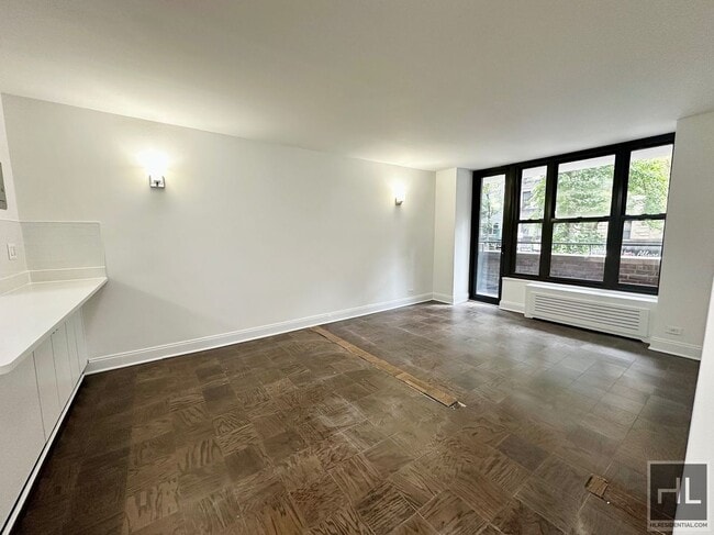 EAST 35 STREET in New York, NY - Foto de edificio - Building Photo