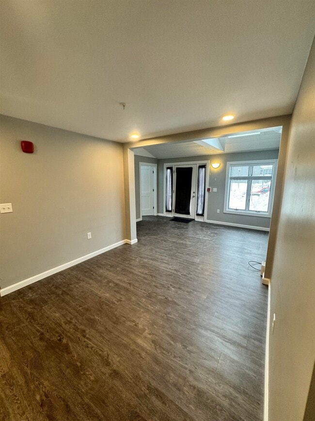 9 Monarch Wy in Portsmouth, NH - Building Photo - Building Photo