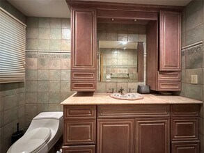 60 Parkside Dr in Jericho, NY - Building Photo - Building Photo