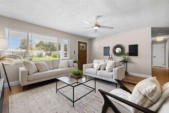 2066 62nd Pl S in St. Petersburg, FL - Building Photo - Building Photo