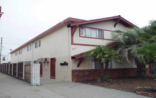 427 W Locust St in Lodi, CA - Building Photo