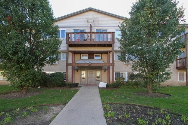 655 Deepwoods Dr, Unit Diamond Lane Condo in Mundelein, IL - Building Photo - Building Photo