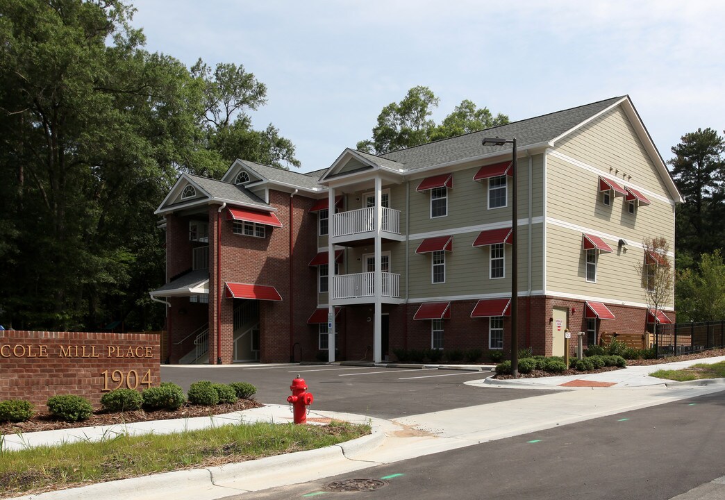 1904 Cole Mill Rd in Durham, NC - Foto de edificio